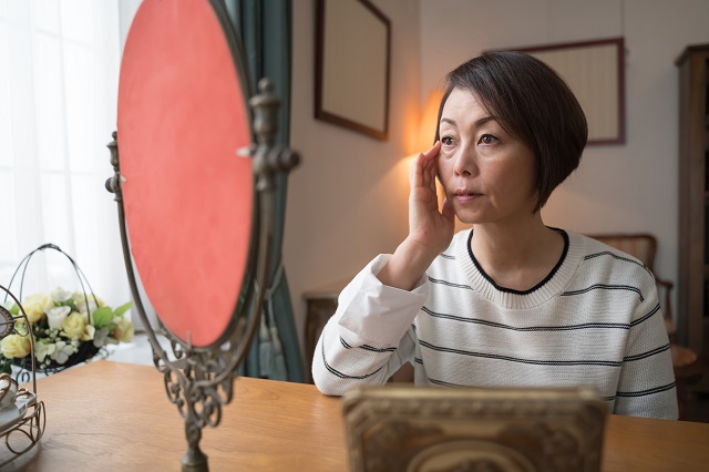 お肌を支える基底膜とは?適切なケアで年齢肌の悩みを減らそう