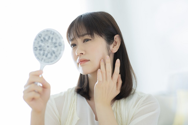 【チェックシートあり】乾燥肌はニキビができやすい?原因と改善方法