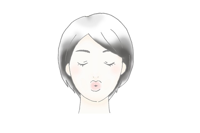 目と口を閉じたまま唇を前に突き出し、キュッとすぼめて3呼吸します。