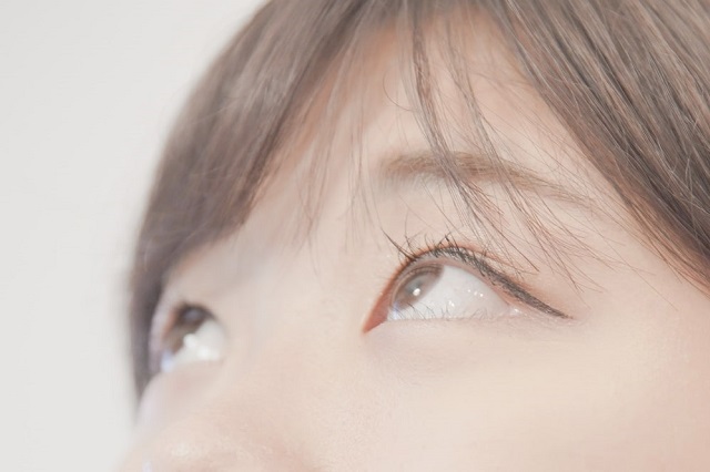 おでこのシワは取れない おすすめのマッサージ方法や化粧品は コラム 基礎化粧品ドモホルンリンクル