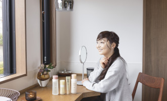 愛用歴23年。内田彩仍さんの美肌ルーティン。