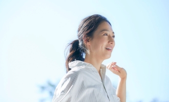 素肌が透けるほど大人が自信を持てるワケ