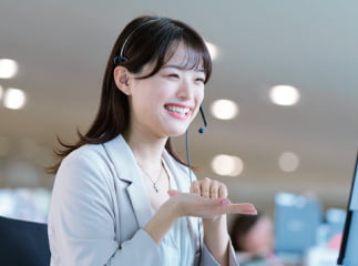 �J�X�^�}�[�T�|�[�g������X�^�b�t�̗l�q