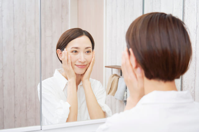 「メラニン毛穴」の黒ずみをなくす方法はある?色素沈着の原因や日常の予防策を解説