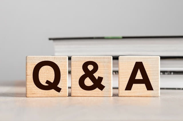 Q&A̕ubNRƔzuꂽؐe[u