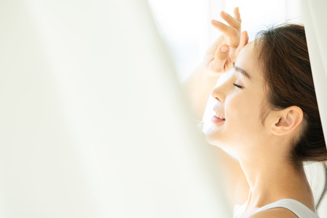 朝と夜のスキンケアの違いって? スキンケアの目的や手順をご紹介