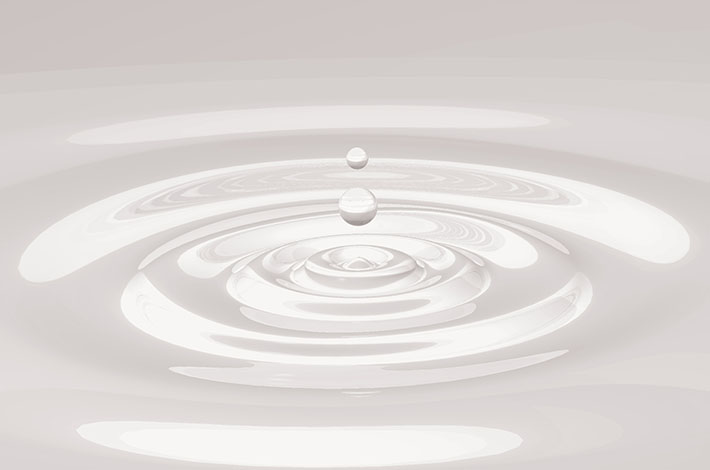 化粧水 水面画像