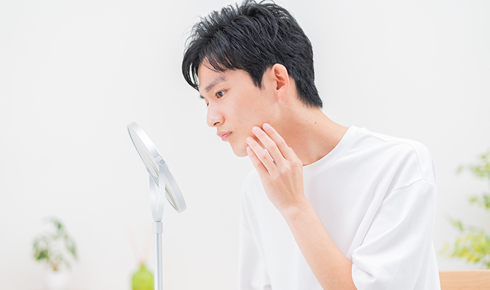 男性の乾燥肌はどう対策する?原因とおすすめのスキンケア方法とは