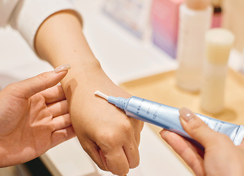 ��̍b�ŃN���[��20�������l�q