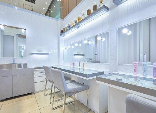 �R�~���j�P�[�V�����X�y�[�X�̗l�q