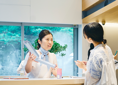 ���q�l�ƃv���[�U�[�����b����l�q