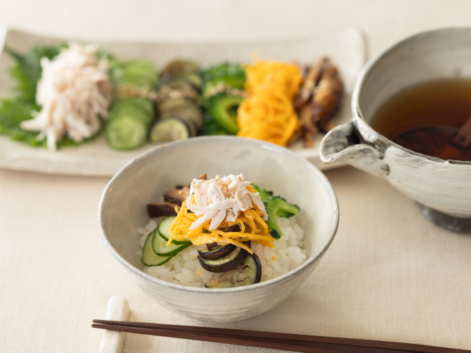 【夏バテ予防に】栄養たっぷり夏野菜の鶏飯