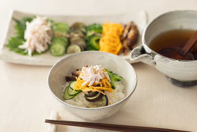 夏野菜の鶏飯の写真