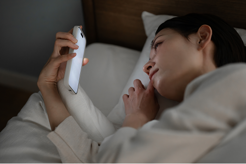 �Â����z�c�ɓ����ăX�}�z������l�q