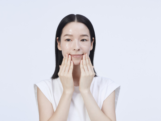 大人の毛穴を制して、夏の快適肌に