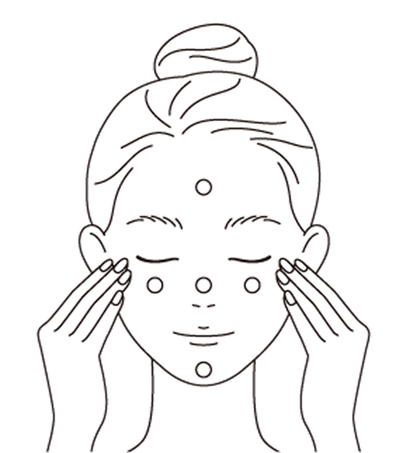 顔に5点置きして広げる様子