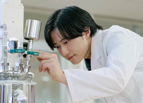 �����J�������@�B�������Ă���l�q