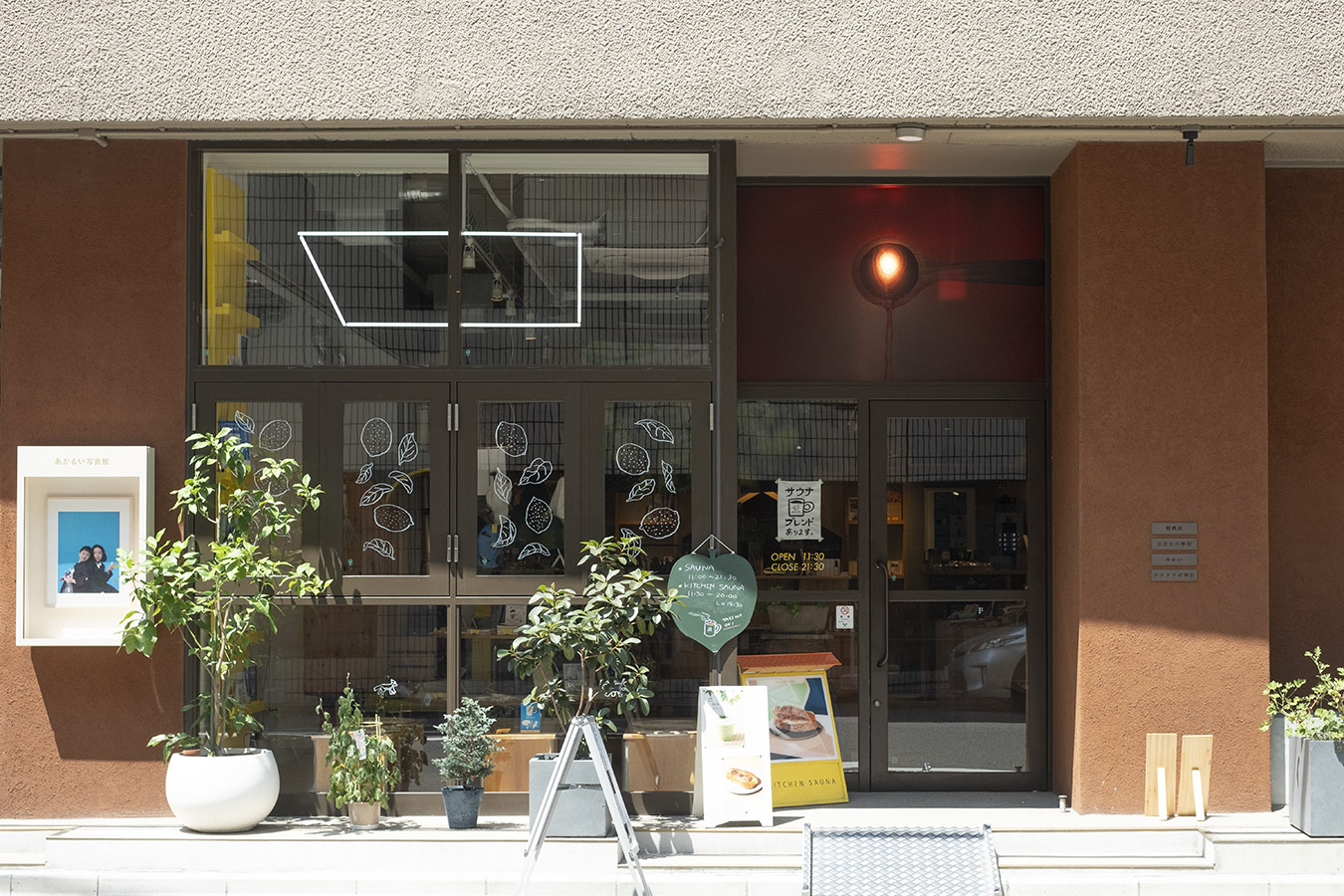 今回、星野さんの取材で訪ねた「神田ポートビル」（東京・神保町）は、ギャラリー、ショップ、サウナなどを併設した複合施設。サウナ好きの星野さんはここでサウナ×対話のワークショップ「メンタルヘルススーパー銭湯」を開いている。