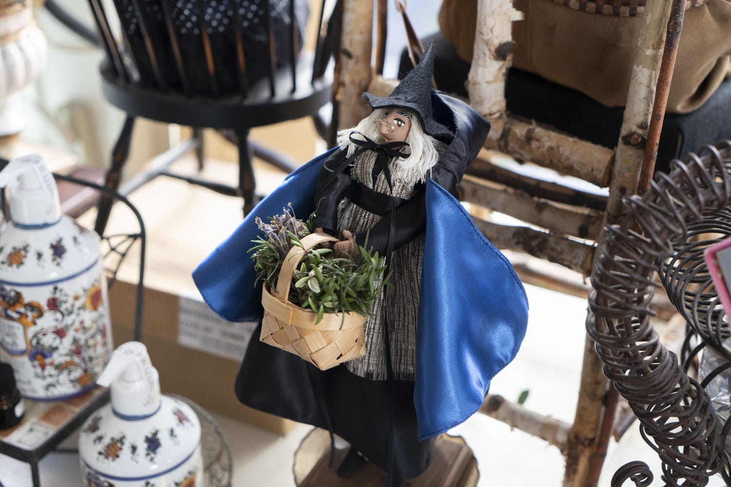 �����̐l�`�ʐ^