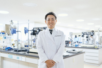 再春館製薬所 研究室